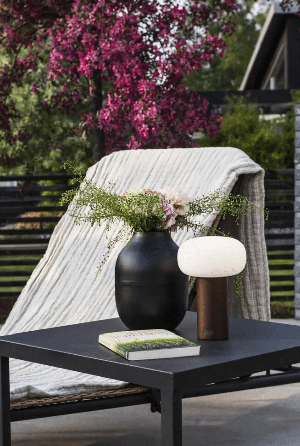 Antibes 20cm Óxido portátil De Konstsmide - La lámpara tiene un regulador de intensidad para ajustar el brillo y la temperatura del color.