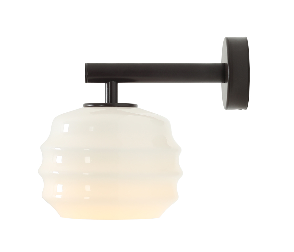 Puff 23cm Marrón oscuro lámpara de pared De Artera - La pantalla decorativa de cristal opalino blanco destaca por su forma curva, que le confiere un aspecto a la vez divertido y sofisticado.