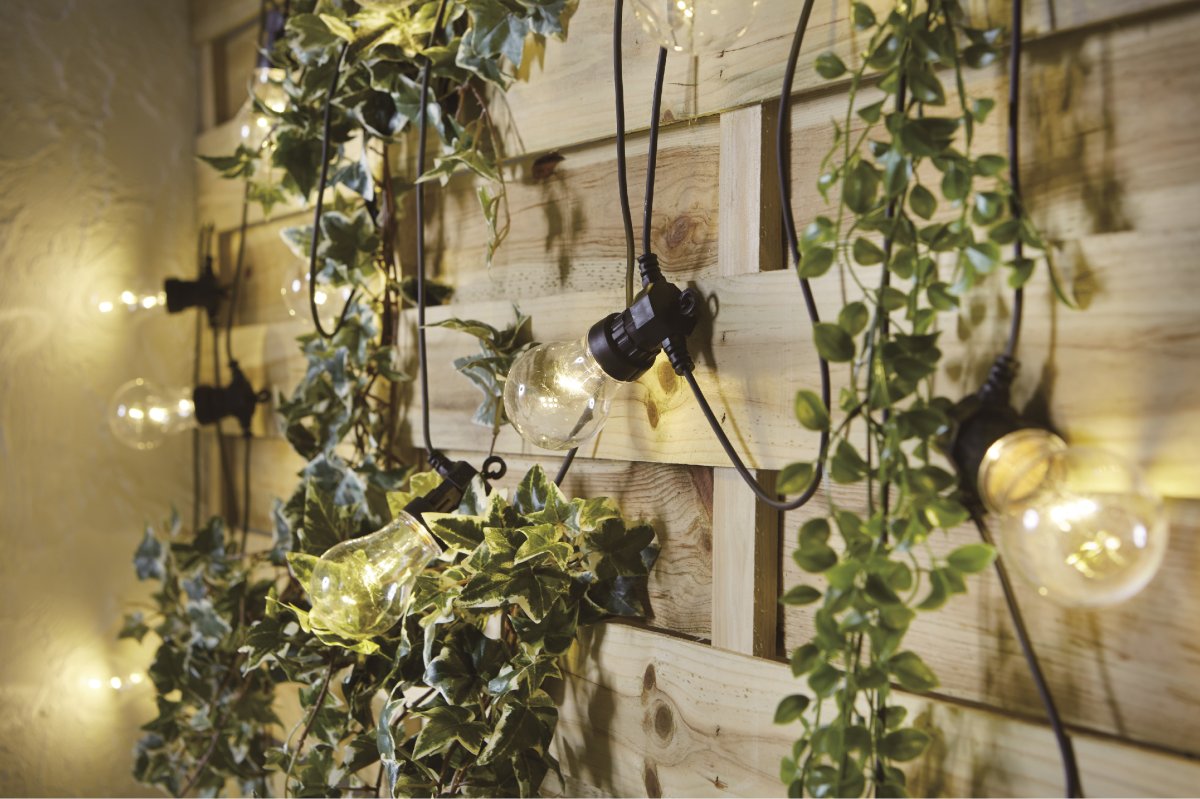 Garden Conectable 10m Negro De Pixie Design - Cable de conexi&oacute;n de 5 m + 5 m adicionales con enchufe de pared.