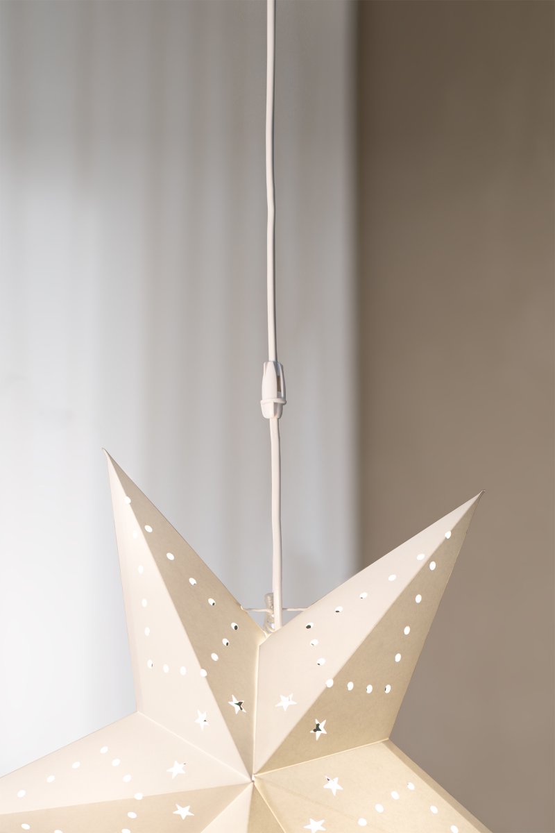 Twister Enderezador De Cable Pack De 2 Blanco De Markslöjd - Tus estrellas colgar&aacute;n rectas y sin torcerse con la soluci&oacute;n patentada Twister, que, a pesar de su nombre confuso, ayuda precisamente con eso.