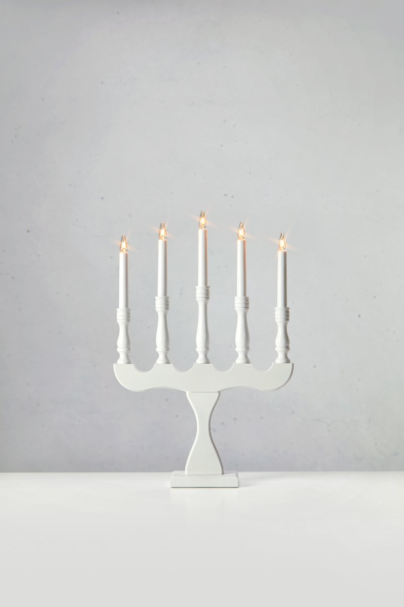 Svaneholm Blanco De Markslöjd - Candelabro de Adviento de cinco brazos en color blanco.