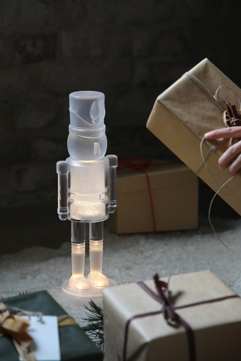 Douglas Transparente De Markslöjd - Preciosa y grande decoraci&oacute;n de mesa de acr&iacute;lico esmerilado, de 37 cm de alto.