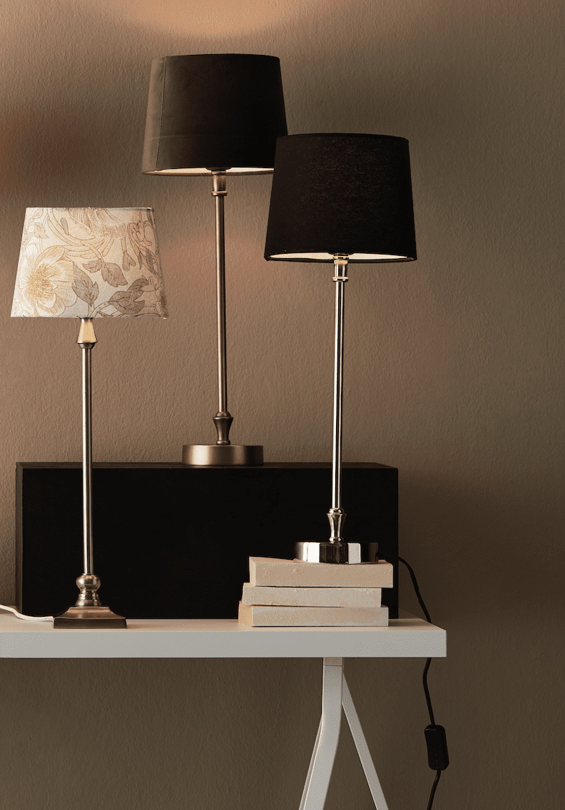 Liam 60cm Plata/Negro lámpara de mesa De PR Home - La pantalla mide 20 cm de ancho y 15,5 cm de alto y tiene un casquillo de anillo E27.