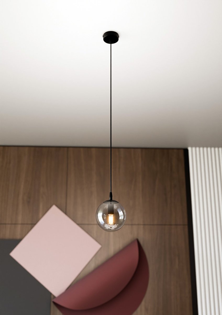 Cosmo Ø12 Color humo Lámpas de techo De Emibig Lighting - TRAKER es una lámpara de techo con forma de araña que ofrece múltiples posibilidades de diseño gracias a sus largos cables.