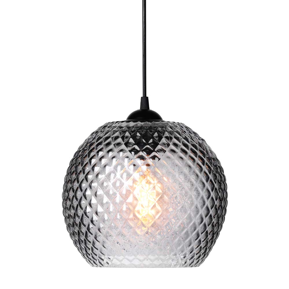 Nobb Ø22 Fumar Lámpas de techo De Halo Design - Añade un toque elegante a tu hogar con Nobb, una lámpara de techo elegante y atemporal con una pantalla esférica de vidrio ahumado ennegrecido.