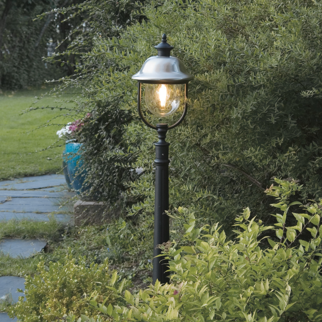 Parma 125cm Negro balizas De Konstsmide - El bolardo Parma es un elegante farol realizado en aluminio de color negro.