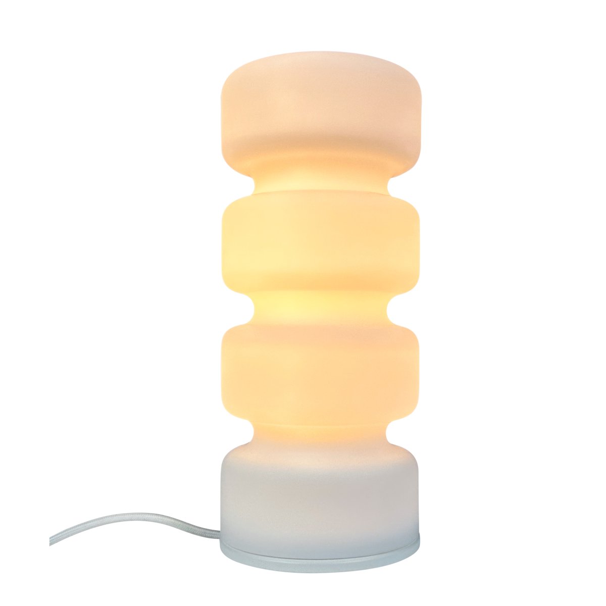 Olive 28cm Blanco lámpara de mesa De Dyberg Larsen - Olive kombinerar funktion och estetik p&aring; ett unikt s&auml;tt och blir en stilfull inredningsdetalj i ditt hem.