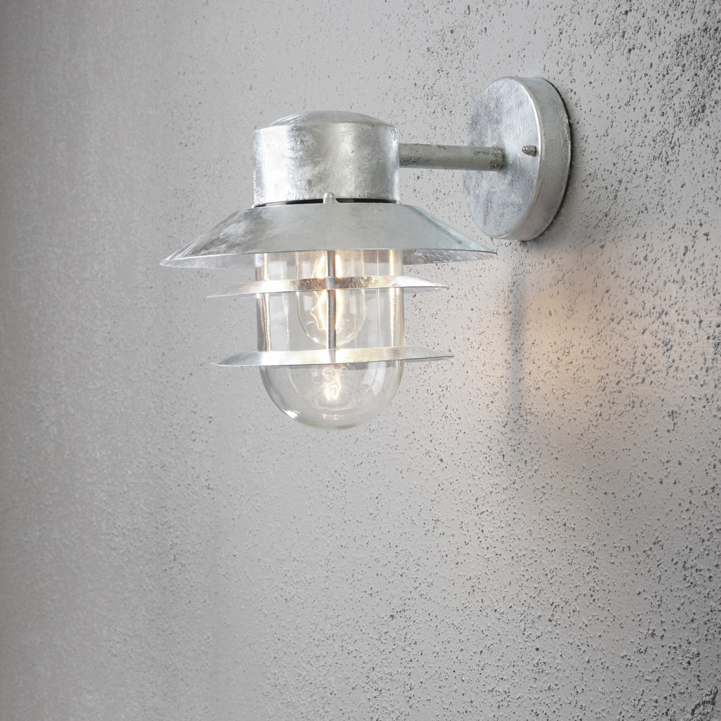 Modena acero galvanizado lámpara de exterior De Konstsmide - Con su techo protector y su elegante dise&ntilde;o, proporciona una luz agradable y dirigida, ideal para crear un ambiente seguro y acogedor al aire libre.