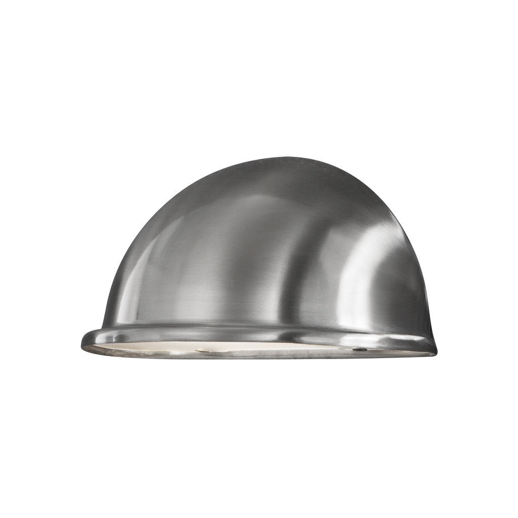 Torino Plata lámpara de exterior De Konstsmide - El diseño de acero inoxidable y la forma minimalista de media luna proporcionan una luz sutil y agradable, perfecta para patios, pasillos y entradas.