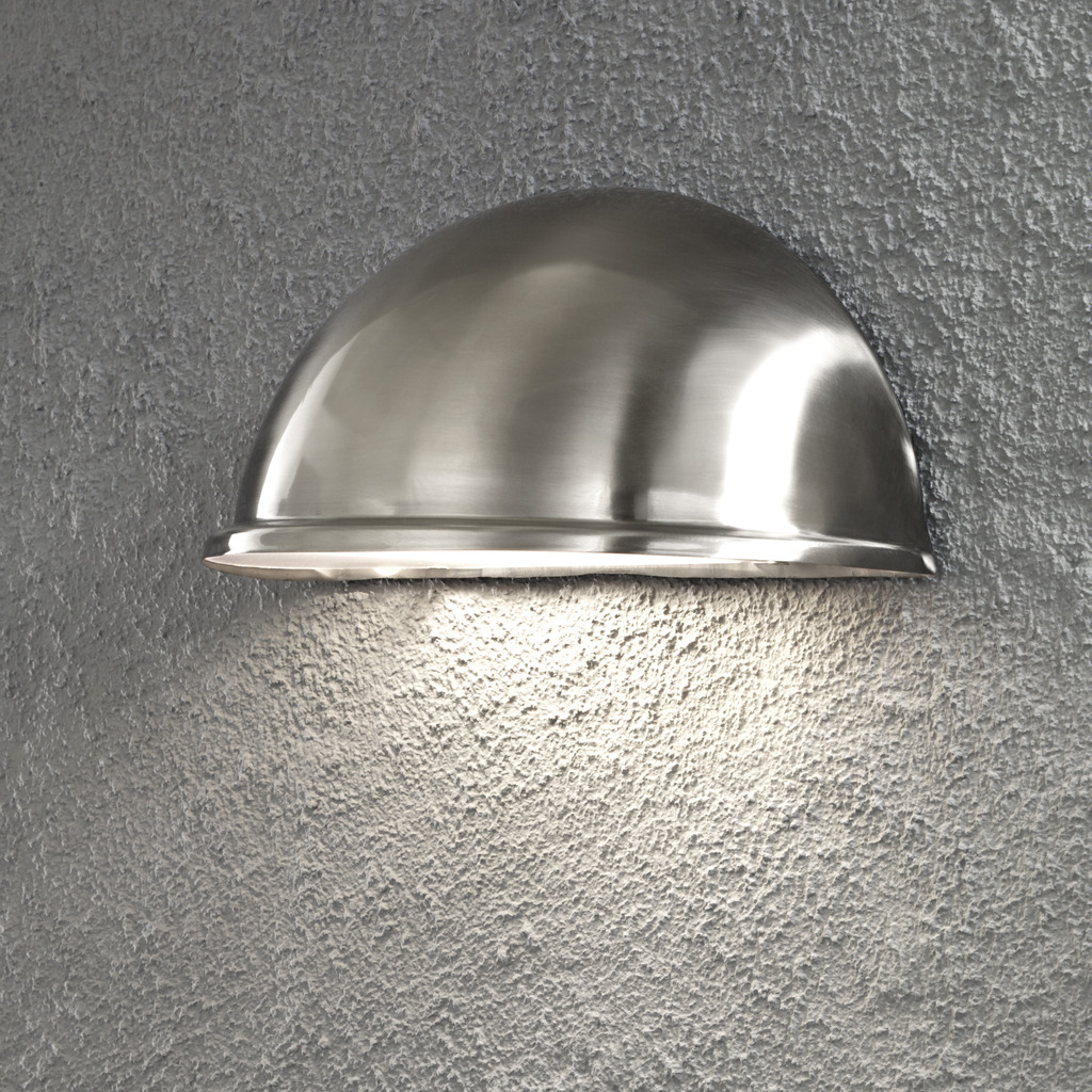 Torino Plata lámpara de exterior De Konstsmide - El dise&ntilde;o de acero inoxidable y la forma minimalista de media luna proporcionan una luz sutil y agradable, perfecta para patios, pasillos y entradas.