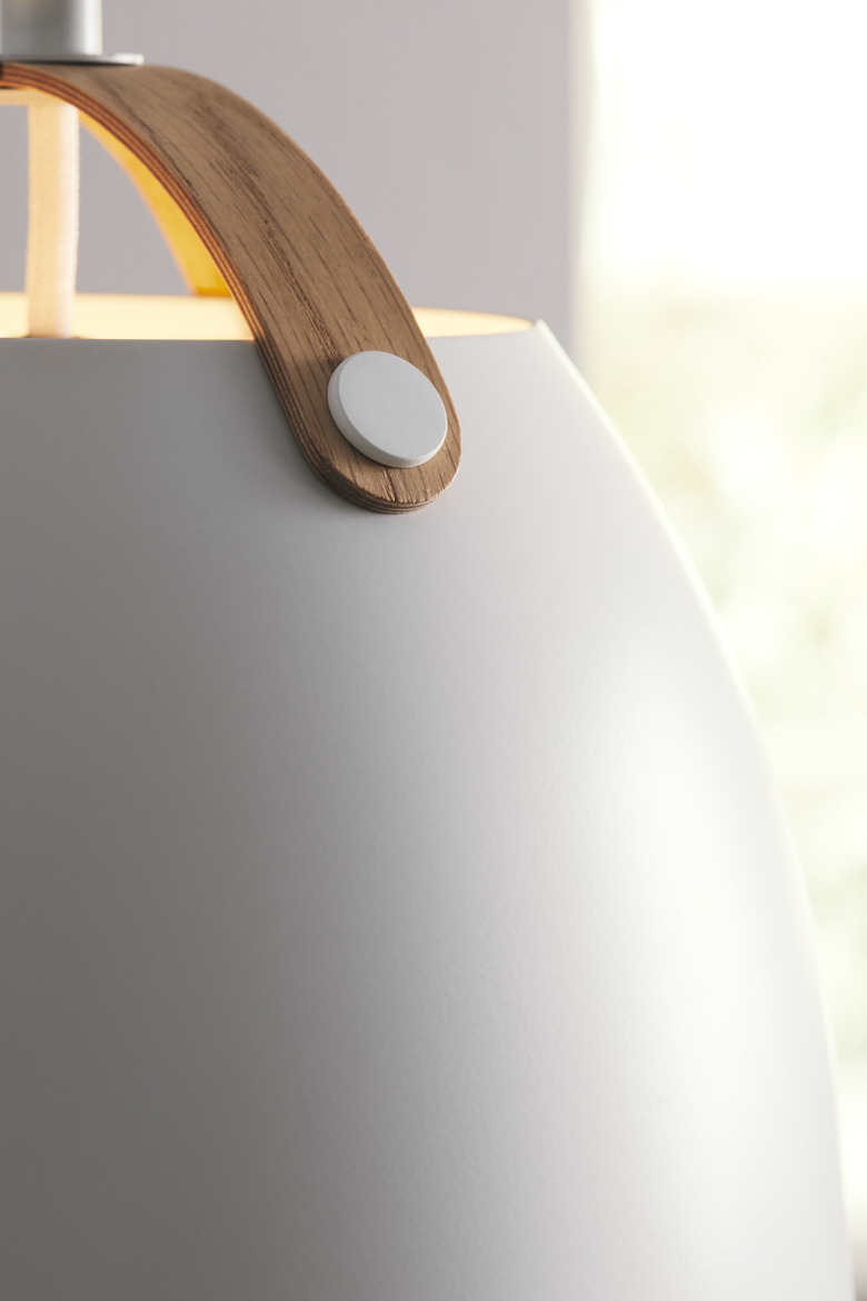 Oslo Ø40 Blanco Lámpas de techo De Halo Design - La l&aacute;mpara de techo Oslo es una soluci&oacute;n de iluminaci&oacute;n elegante y moderna que combina funcionalidad y dise&ntilde;o.