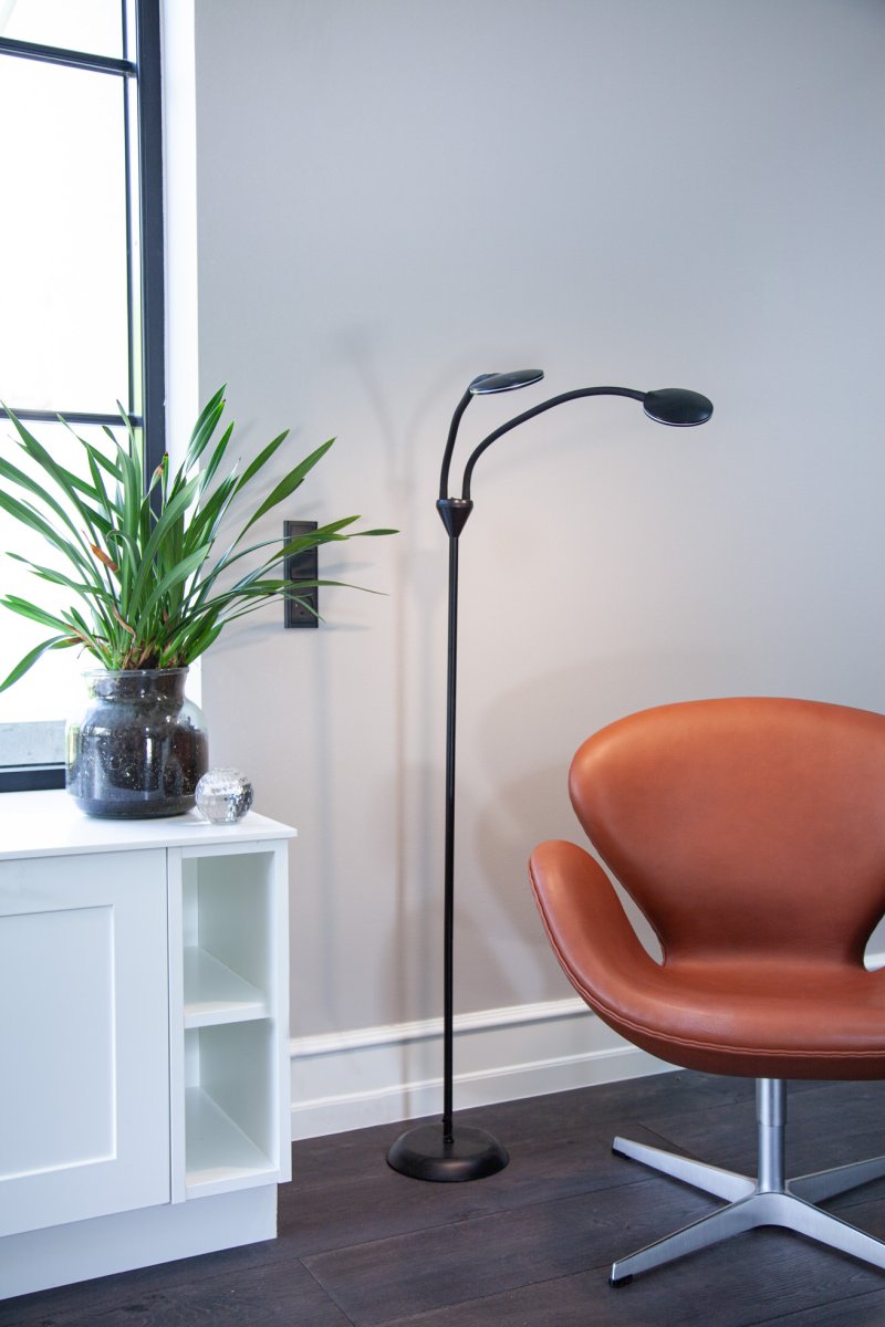 Fix 2 Negro lámpara de pie De Halo Design - Se suministra con un cable de plástico de 2 m de longitud y enchufe.