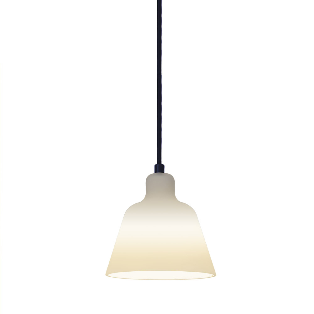 Carpenter Ø15 Ópalo Lámpas de techo De Halo Design - La pantalla de cristal opalino proporciona una iluminación agradable y sin deslumbramiento en la habitación.