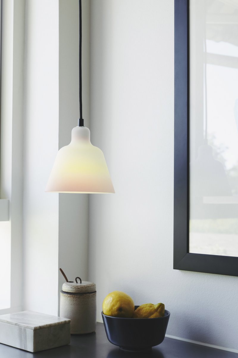 Carpenter Ø15 Ópalo Lámpas de techo De Halo Design - La pantalla de cristal opalino proporciona una iluminación agradable y sin deslumbramiento en la habitación.