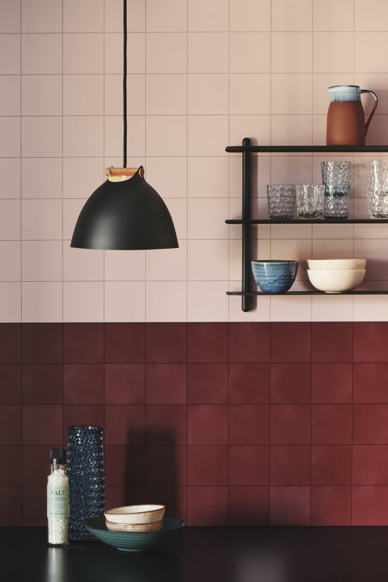 Århus Ø24 Negro Lámpas de techo De Halo Design - La l&aacute;mpara de techo &Aring;rhus combina el minimalismo escandinavo con un dise&ntilde;o moderno, creando una fuente de luz que impresiona en cualquier habitaci&oacute;n.