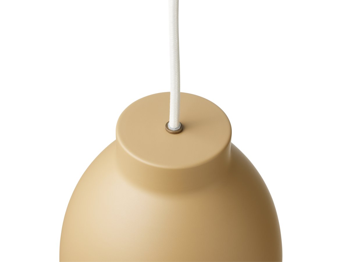 Object Ø16 Café con leche Lámpas de techo De Halo Design - Object es una opción versátil y elegante para quienes buscan una combinación de funcionalidad y estética en su diseño interior.