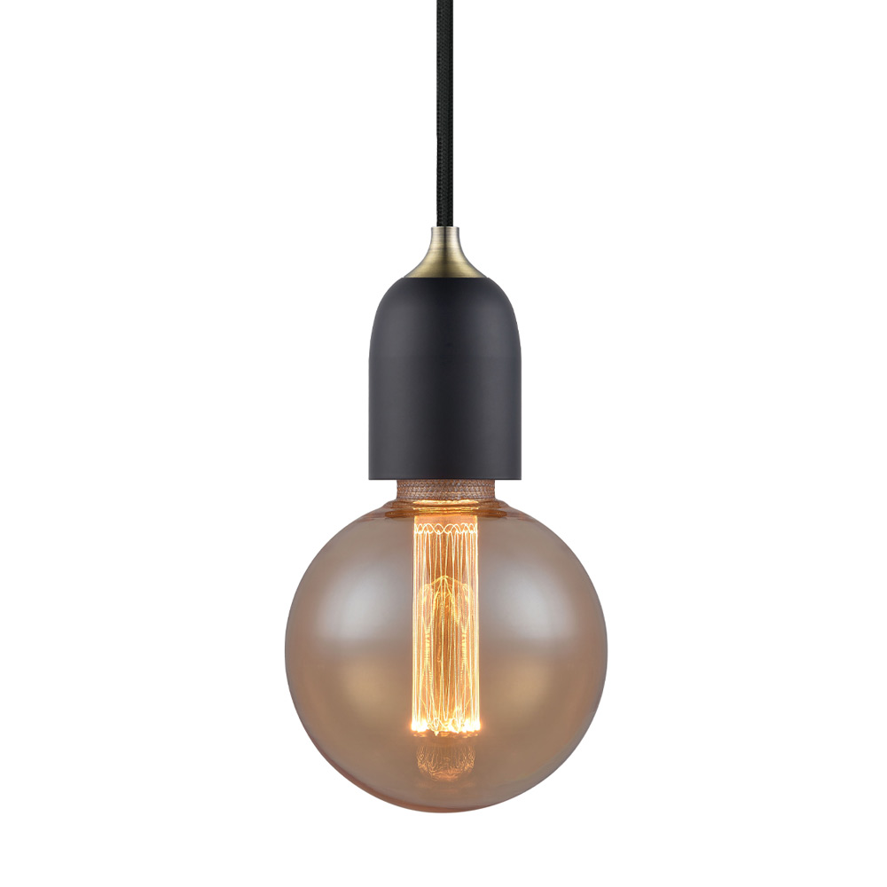 Classic Ø5 Negro Lámpas de techo De Halo Design - Recomendamos colocar varias en grupo encima de la mesa del comedor o como lámpara colgante en el dormitorio encima de las mesitas de noche, o por qué no en un rincón del salón donde se necesita un poco de iluminación extra acogedora.