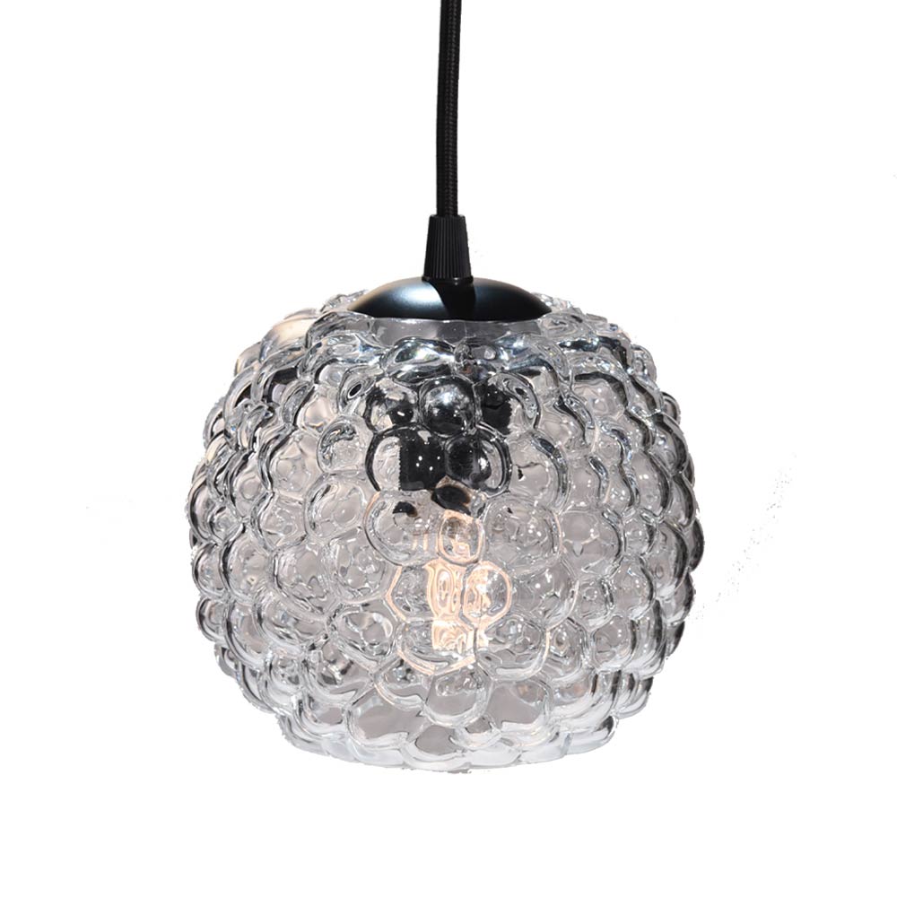 Imagen ampliada de Grape Ø15 Transparente Lámpas de techo De Halo Design - Esta l&aacute;mpara colgante realizada en cristal transparente con detalles en negro es perfecta como punto de luz en un rinc&oacute;n oscuro, encima de las mesitas de noche o varias sobre una mesa.