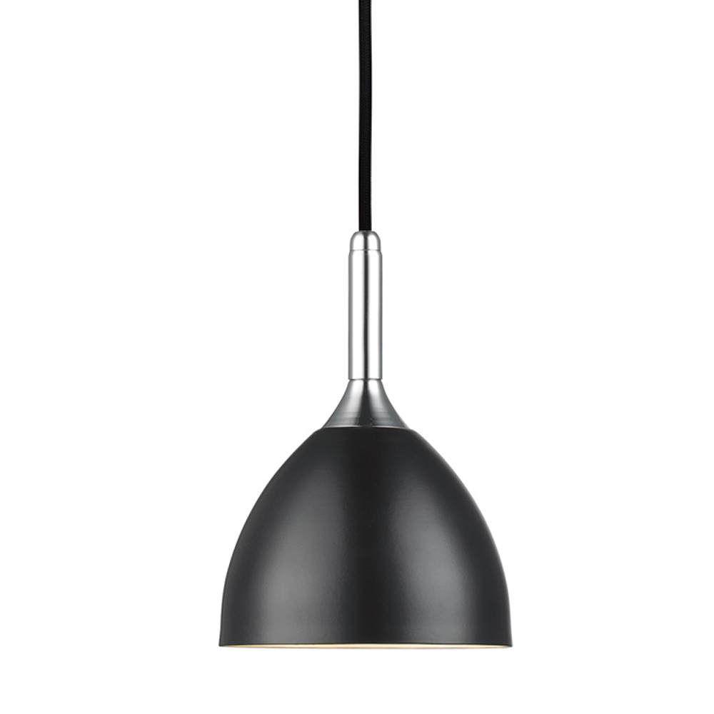 Bellevue Ø14 Negro Lámpas de techo De Halo Design - La pantalla negra proporciona una hermosa difusión de la luz hacia abajo y, combinada con los detalles cromados, crea una lámpara elegante que se adapta perfectamente a cualquier hogar.