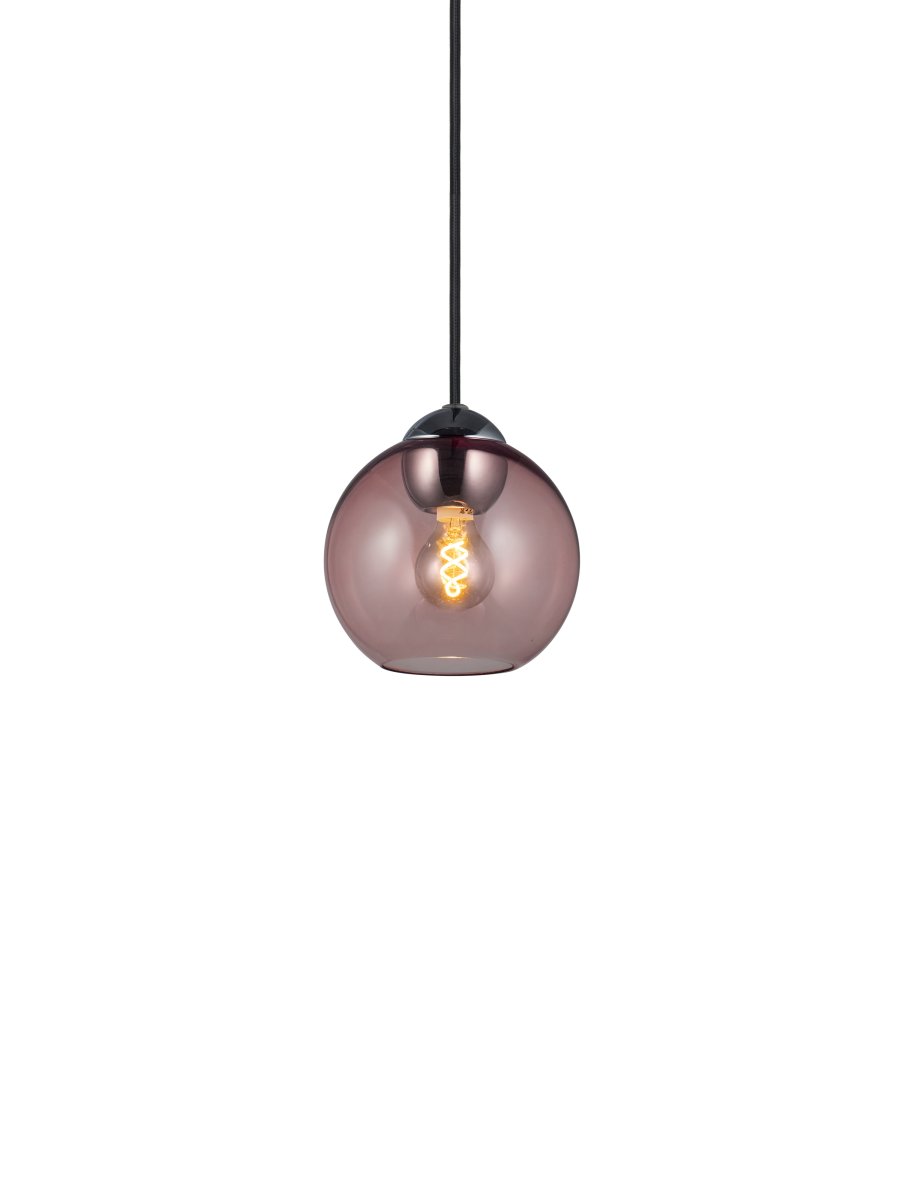 Bubbles Ø14 Rosa Lámpas de techo De Halo Design - El cristal rosa en combinación con los detalles cromados añade elegancia y, cuando está encendido, garantiza una hermosa distribución de la luz en la habitación.