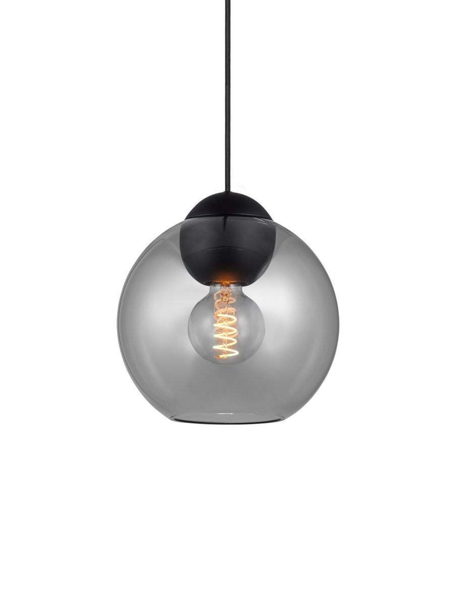 Imagen ampliada de Bubbles Ø24 Color humo Lámpas de techo De Halo Design - El vidrio ahumado en combinación con los detalles de metal negro mate añade elegancia y, cuando se enciende, garantiza una hermosa distribución de la luz en la habitación.