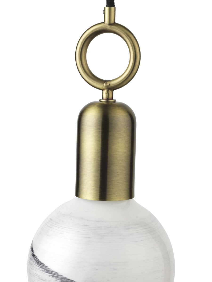 Stockholm Ø5 Antigüedad Lámpas de techo De Halo Design - Con un hermoso acabado de latón antiguo y un detalle único en forma de anillo, Stockholm será un elemento artístico en su interior.