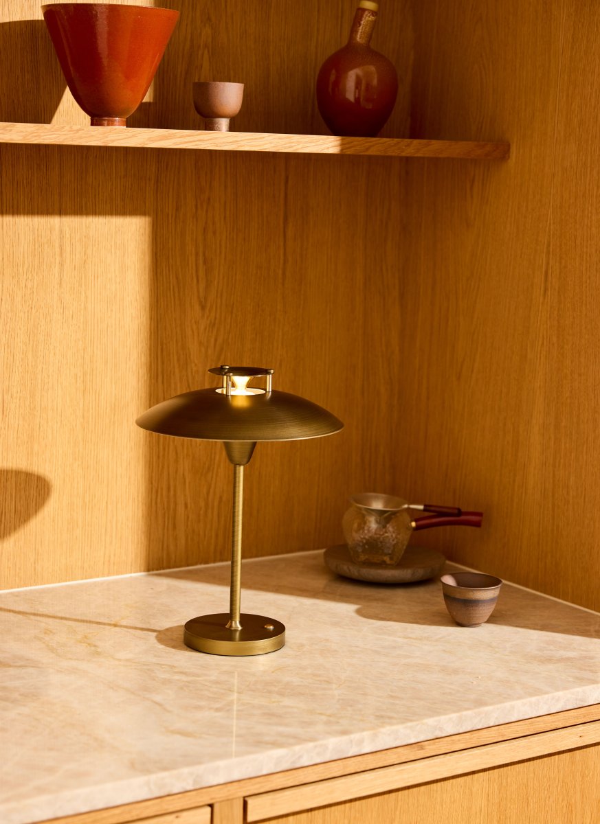 Stepp One-Two -Three 30cm Antigüedad portátil De Halo Design - La lámpara tiene un regulador de intensidad de 3 niveles incorporado y proporciona una agradable luz blanca cálida.