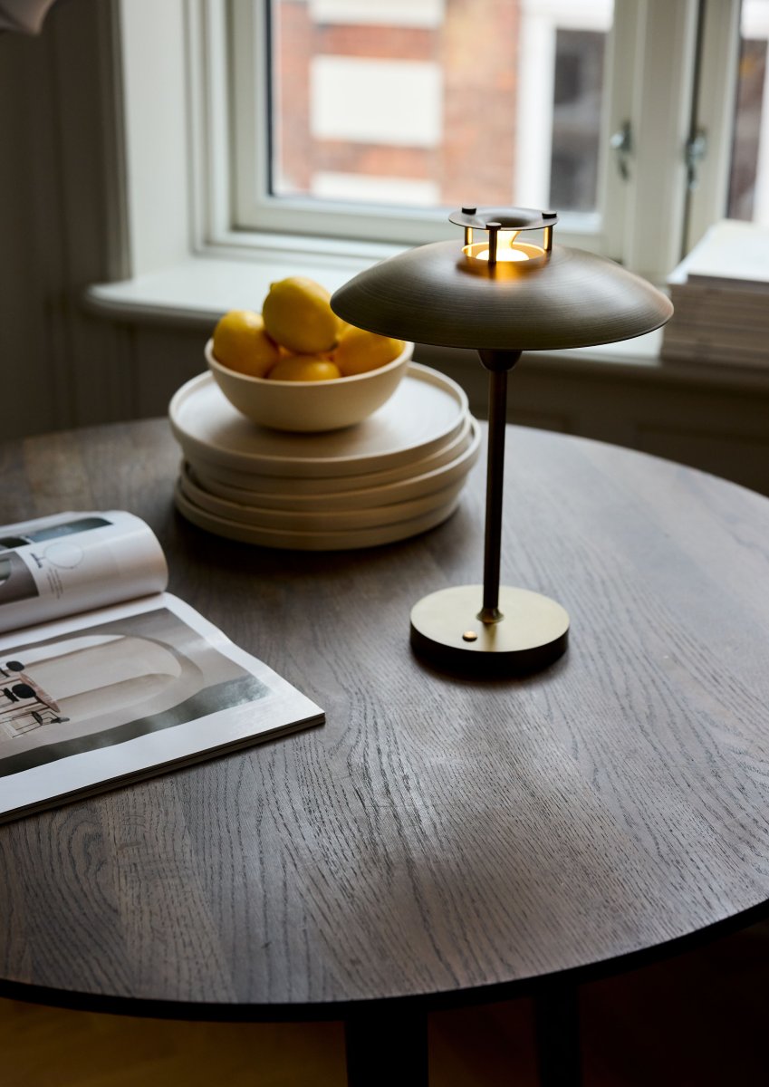 Stepp One-Two -Three 30cm Antigüedad portátil De Halo Design - La lámpara tiene un regulador de intensidad de 3 niveles incorporado y proporciona una agradable luz blanca cálida.