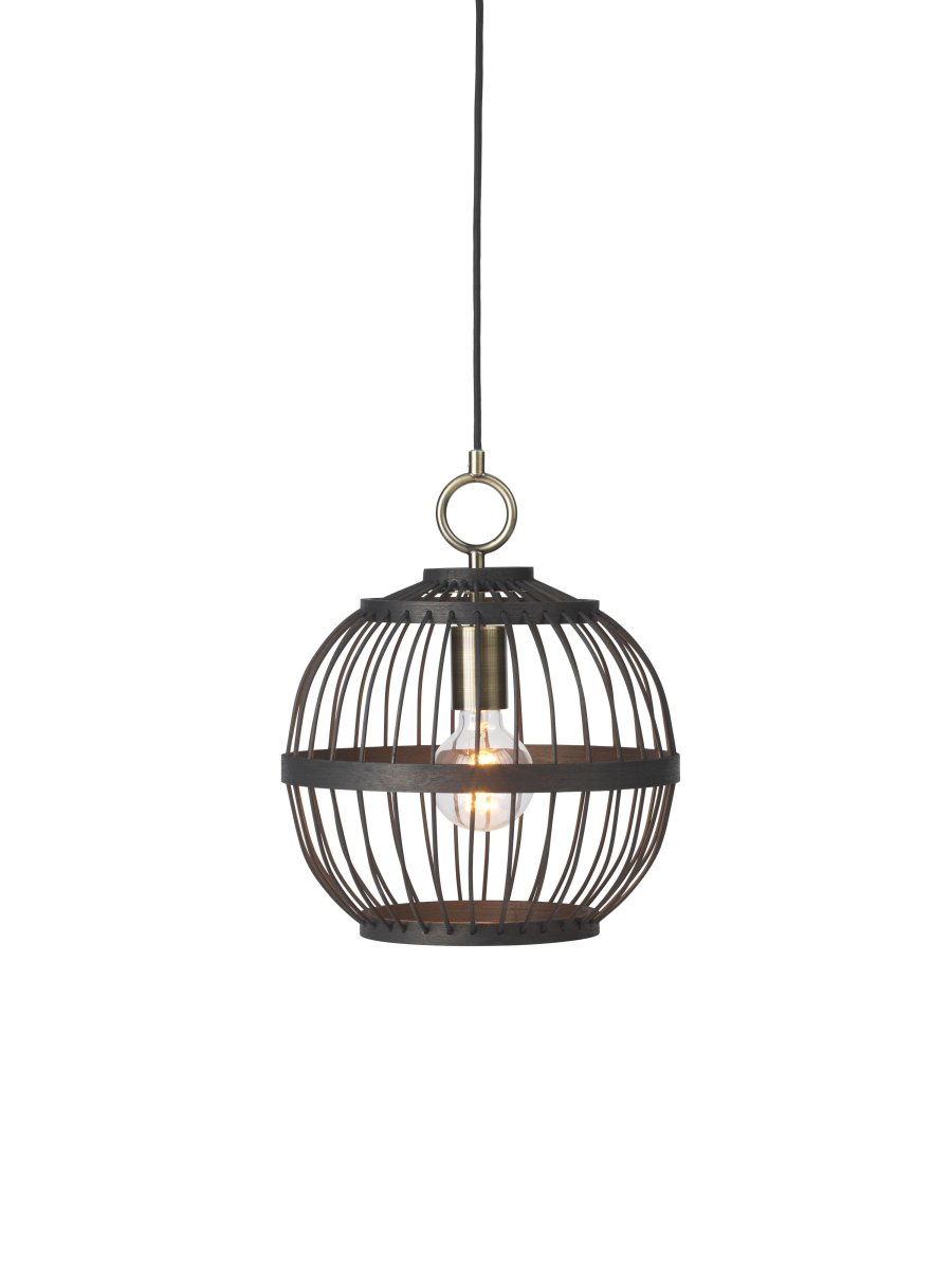 Stockholm Nordic Ø30 Negro Lámpas de techo De Halo Design - La construcción abierta crea un interesante juego de luz en la habitación, mientras que los sutiles detalles de latón añaden un toque noble.