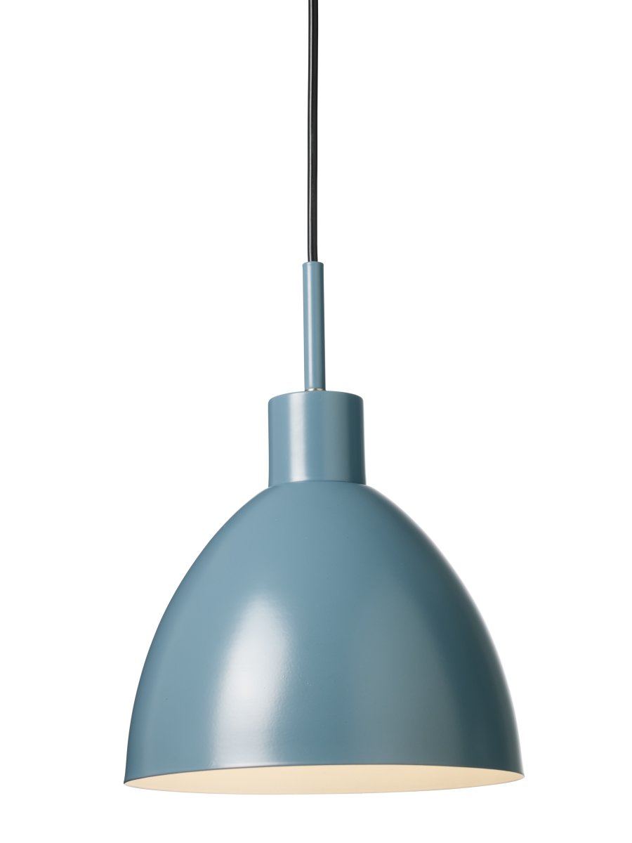 Rock Ø20 Petróleo Lámpas de techo De Halo Design - Con su diseño simple y atemporal, Rock es ideal para la mesa de la cocina, el comedor o la superficie de trabajo, donde proporciona una luz directa y agradable.