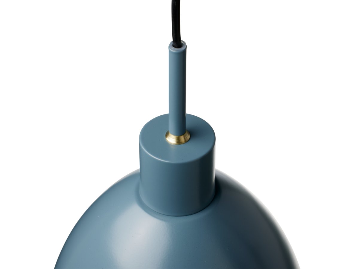 Rock Ø20 Petróleo Lámpas de techo De Halo Design - Con su diseño simple y atemporal, Rock es ideal para la mesa de la cocina, el comedor o la superficie de trabajo, donde proporciona una luz directa y agradable.