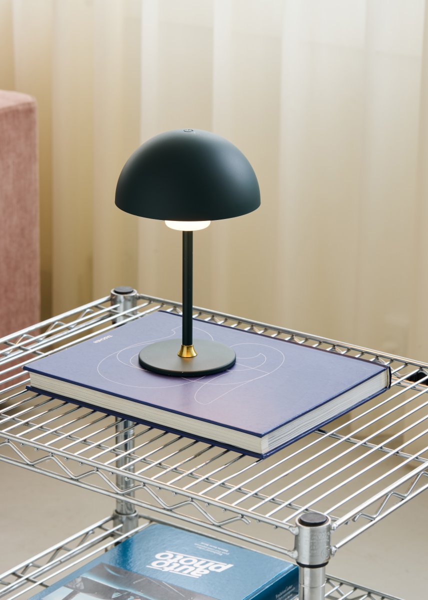 Moon Light 27cm Verde portátil De Halo Design - Gracias al panel t&aacute;ctil integrado en la parte superior, puedes encenderlo y apagarlo f&aacute;cilmente y ajustar el brillo en tres niveles.