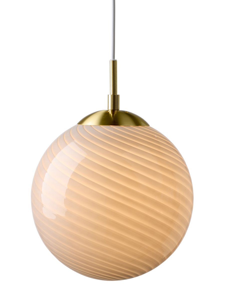 Candy Ball Ø30 Gris Lámpas de techo De Halo Design - Gracias a su diseño atemporal, Candy Ball luce igual de bien en una ventana, sobre una mesa auxiliar o en un grupo sobre una mesa de comedor.