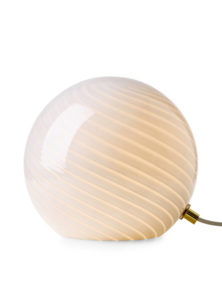 Imagen ampliada de Candy 20cm Blanco lámpara de mesa De Halo Design - La lámpara incluye un cable de plástico blanco de 1,5 m, un interruptor y un enchufe.