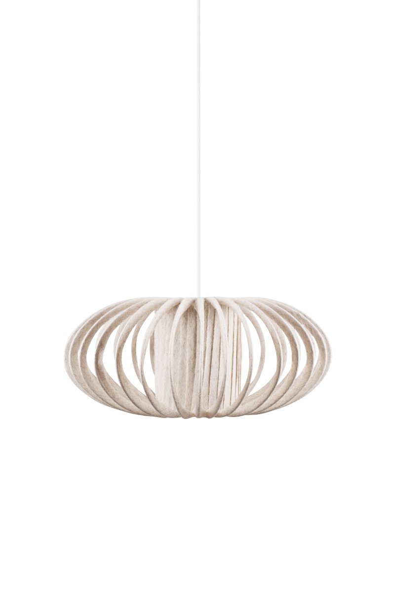 Selma Pantalla S/Colgante Ø45 Beige Lámpas de techo De Globen Lighting - La pantalla Selma está hecha a mano y consta de una estructura de metal lacado en blanco recubierta de lino.