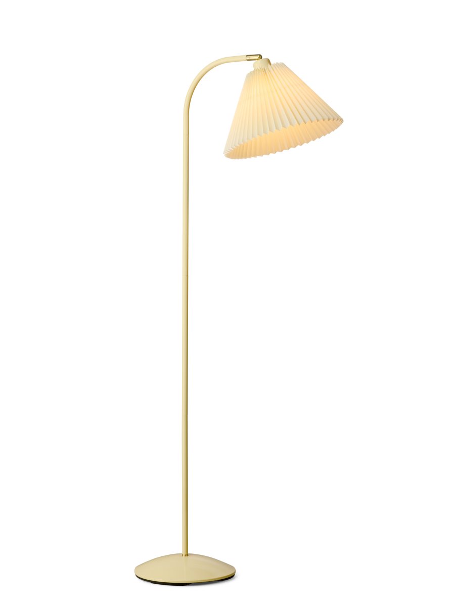 Medina Blanco cremoso lámpara de pie De Halo Design - Su estructura metálica en blanco crema se complementa con una preciosa pantalla de tela plisada del mismo color y detalles decorativos de latón.