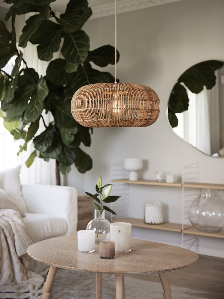 Zuri Ø50 Naturaleza Lámpas de techo De PR Home - Se incluye un cable textil trenzado de color yute con toma de techo de color blanco para uso en interiores.