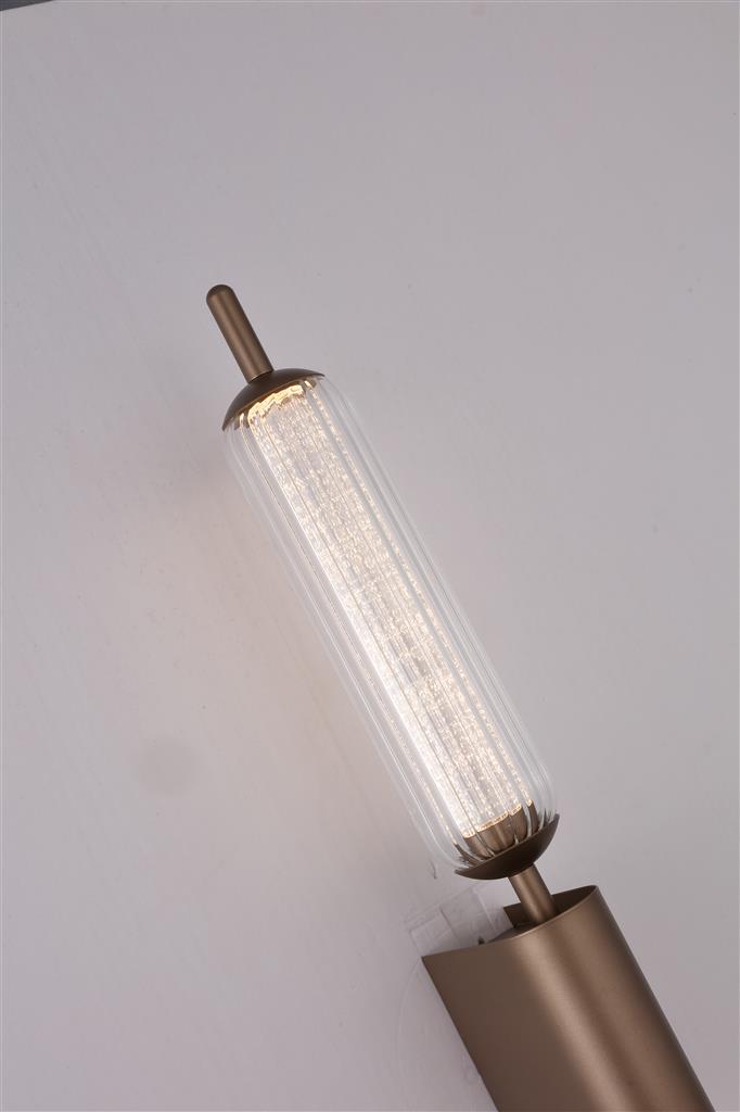 Cattail 54cm Marrón lámpara de pared De Searchlight - Su esbelta silueta de metal marr&oacute;n armoniza a la perfecci&oacute;n con la pantalla de cristal transparente acanalado y el difusor decorativo texturizado, que capta y refracta la luz con gran belleza.