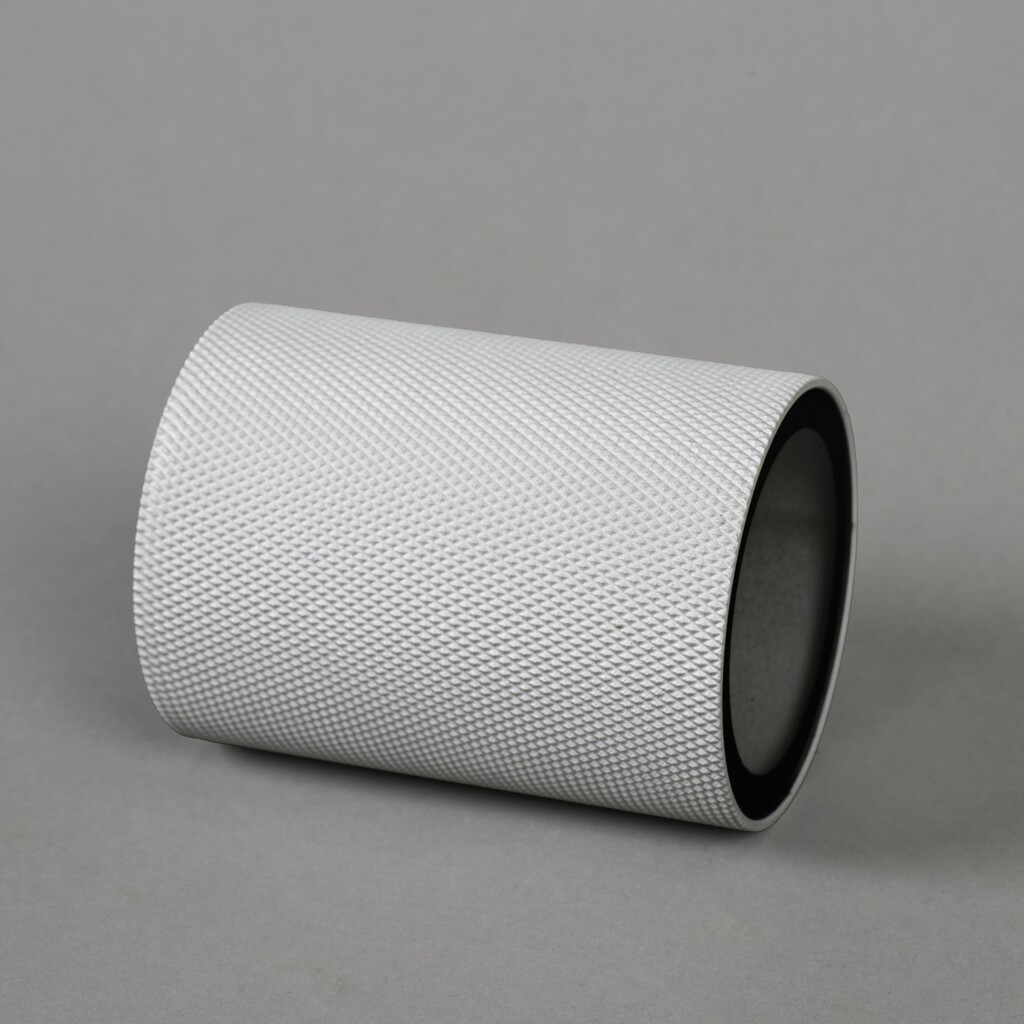 Temi Blanco lámpara de exterior De Konstsmide - Con su diseño redondo y su luz directa, es ideal para crear una atmósfera sofisticada en zonas de entrada y zonas de paso.