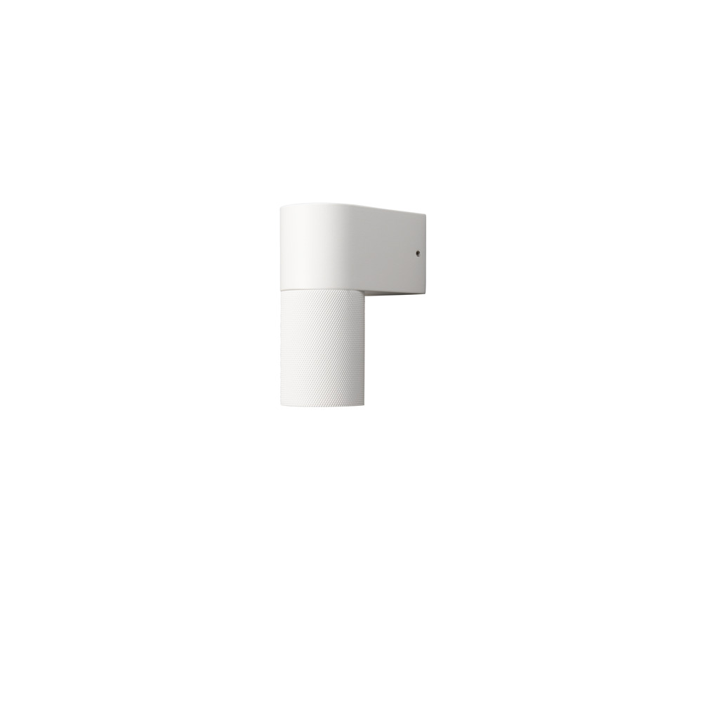 Temi Blanco lámpara de exterior De Konstsmide - Con su diseño redondo y su luz directa, es ideal para crear una atmósfera sofisticada en zonas de entrada y zonas de paso.