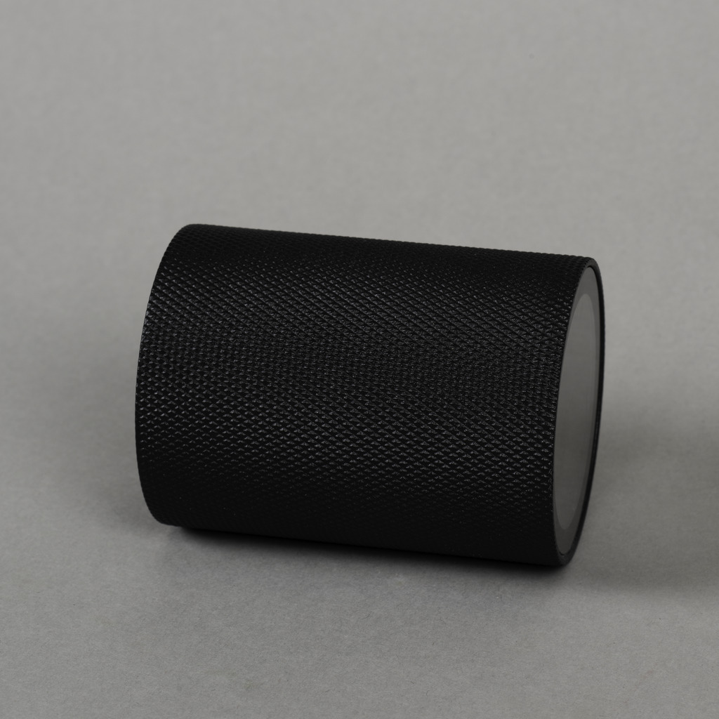 Temi Negro lámpara de exterior De Konstsmide - Con su dise&ntilde;o redondo y su luz directa, es ideal para crear una atm&oacute;sfera sofisticada en zonas de entrada y zonas de paso.