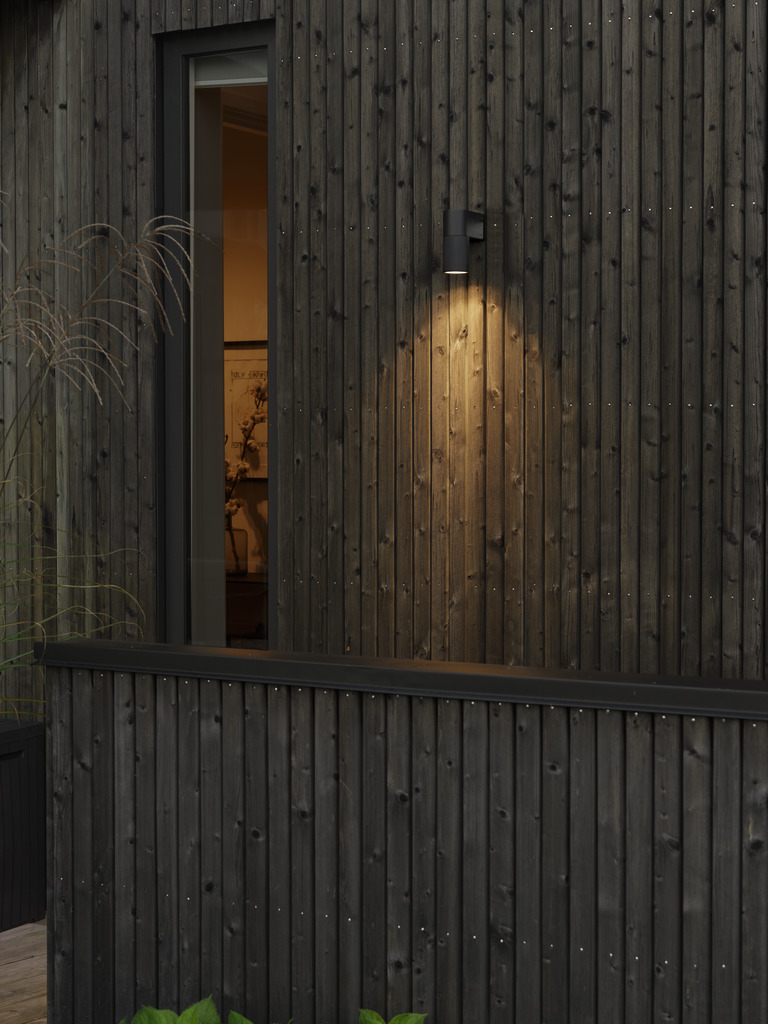 Temi Negro lámpara de exterior De Konstsmide - Con su dise&ntilde;o redondo y su luz directa, es ideal para crear una atm&oacute;sfera sofisticada en zonas de entrada y zonas de paso.