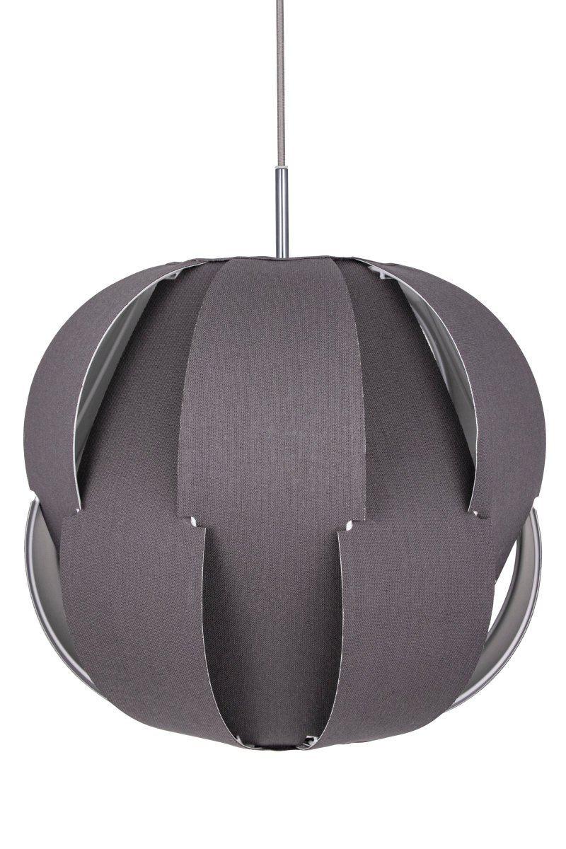 Pavot Ø45 Gris Lámpas de techo De Globen Lighting - La tela de lino se tensa alrededor de un marco de metal y un pasador de metal cromado forma el puente entre la pantalla y el cable textil gris de 120 cm de largo.
