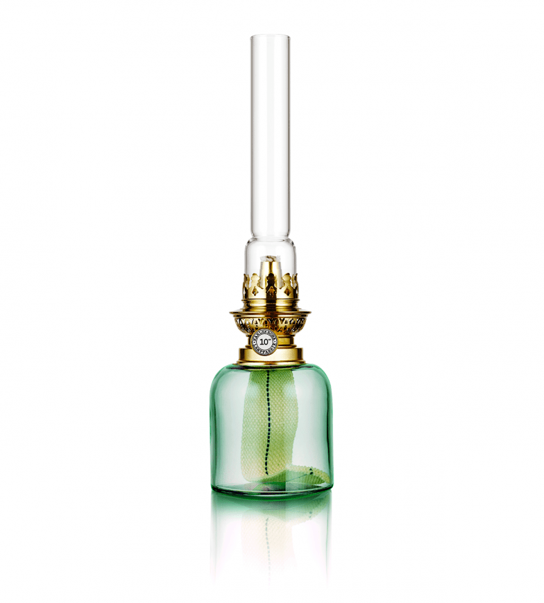 Skeppsholmen Verde claro De Karlskrona lampfabrik - La l&aacute;mpara del conductor del tren, como se llamaba originalmente, es una peque&ntilde;a l&aacute;mpara de repuesto para la cabina del conductor del tren, que ahora est&aacute; disponible en tres tama&ntilde;os y varios colores y se ha convertido en uno de nuestros cl&aacute;sicos m&aacute;s populares.