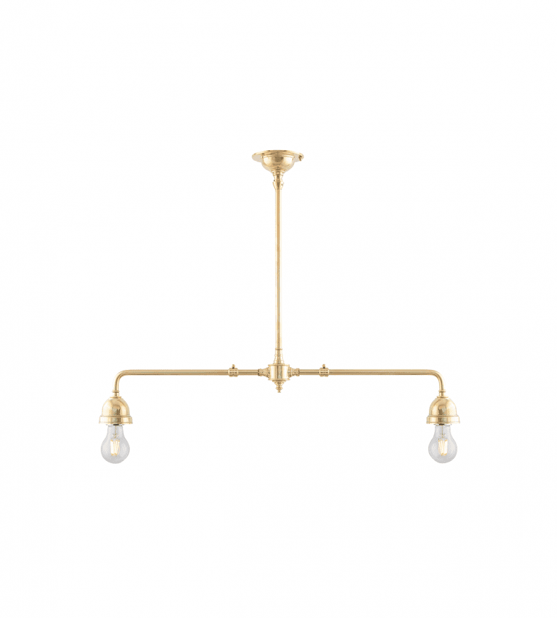 Tegnér Rod Pendant 2x60 Latón De Karlskrona lampfabrik - La l&aacute;mpara de dibujo est&aacute; pensada principalmente para iluminar un banco de trabajo o una mesa de biblioteca, aunque tambi&eacute;n se puede utilizar encima de una mesa de comedor m&aacute;s peque&ntilde;a, por ejemplo.