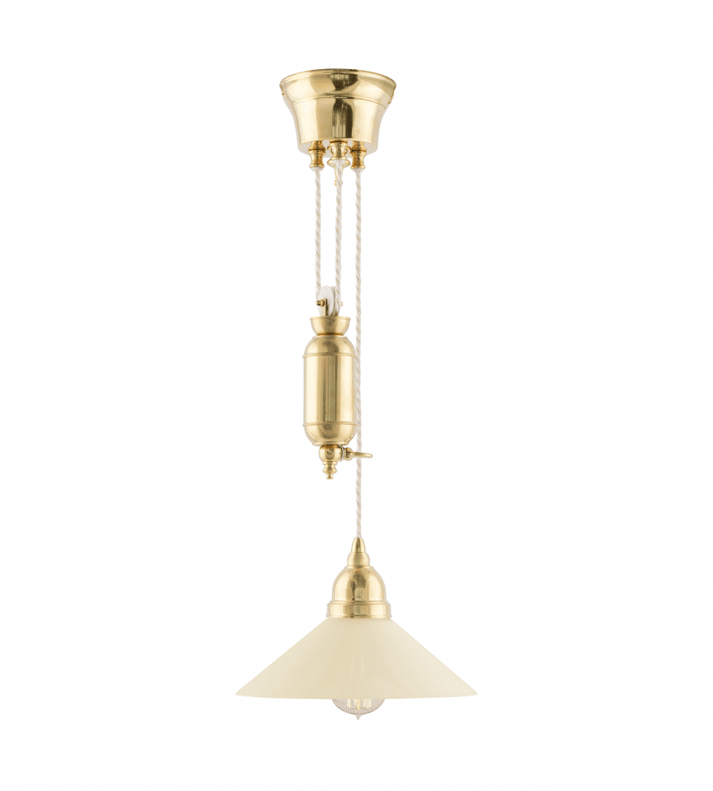 Broman Adjustable Pendant 60 Latón De Karlskrona lampfabrik - La longitud total del cable de luz es de 290 cm y, dado que sube y baja, la altura total es de 140 cm.