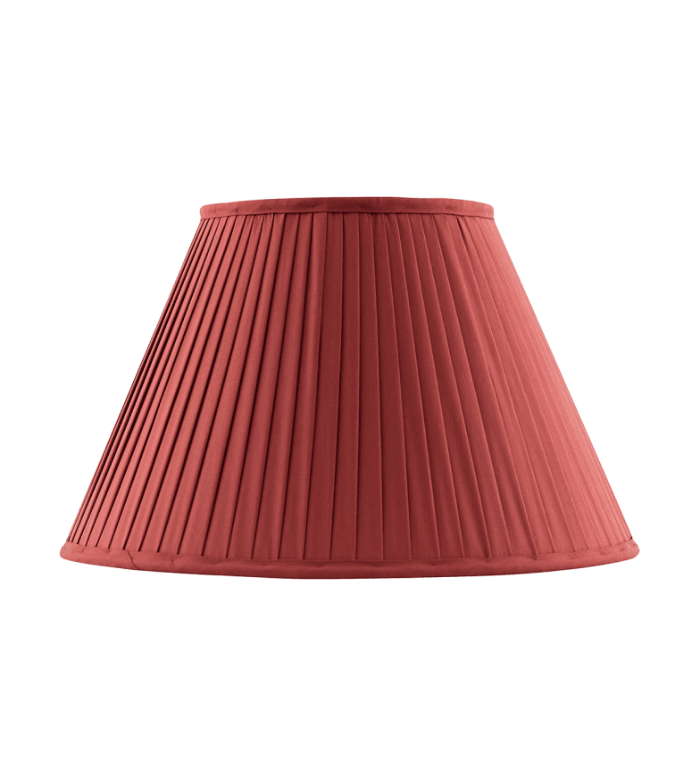 Fabric Lamp Shade 300 ROJO De Karlskrona lampfabrik - Casquillo roscado o en la virola de lat&oacute;n que acompa&ntilde;a a nuestras l&aacute;mparas de mesa y de pie.