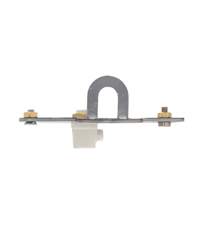 Ceiling Hook Bracket De Karlskrona lampfabrik - Tenga en cuenta que el soporte no est&aacute; oculto, sino visible cuando se mira desde un lado, una soluci&oacute;n que sol&iacute;a ser m&aacute;s com&uacute;n en techos m&aacute;s altos.