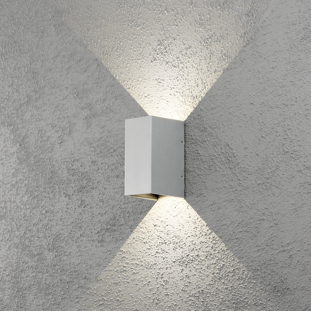 Cremona Gris lámpara de exterior De Konstsmide - Gracias a sus materiales duraderos y de alta calidad, esta lámpara es hermosa y resistente a la intemperie: una inversión ideal en estilo y funcionalidad duraderos.