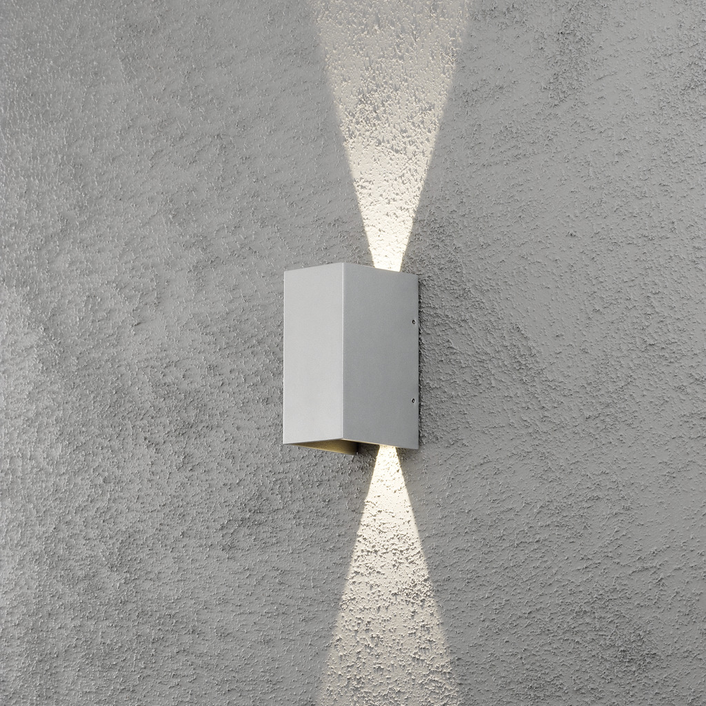 Cremona Gris lámpara de exterior De Konstsmide - Gracias a sus materiales duraderos y de alta calidad, esta lámpara es hermosa y resistente a la intemperie: una inversión ideal en estilo y funcionalidad duraderos.